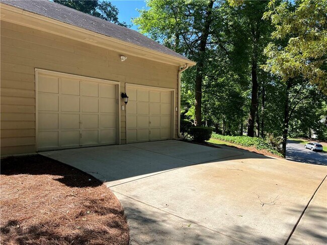 Building Photo - 370 Woodstone Dr