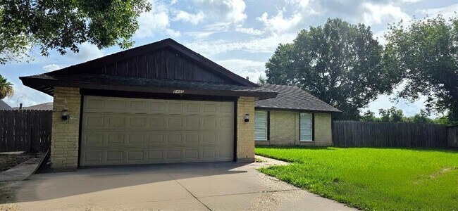 Building Photo - 8443 Gulfwood Ln