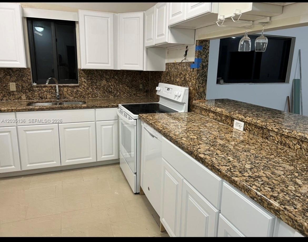 Building Photo - 325 Menores Ave