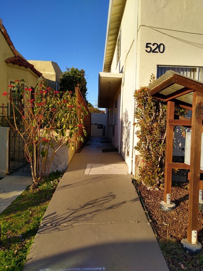 Building Photo - 520 57th St