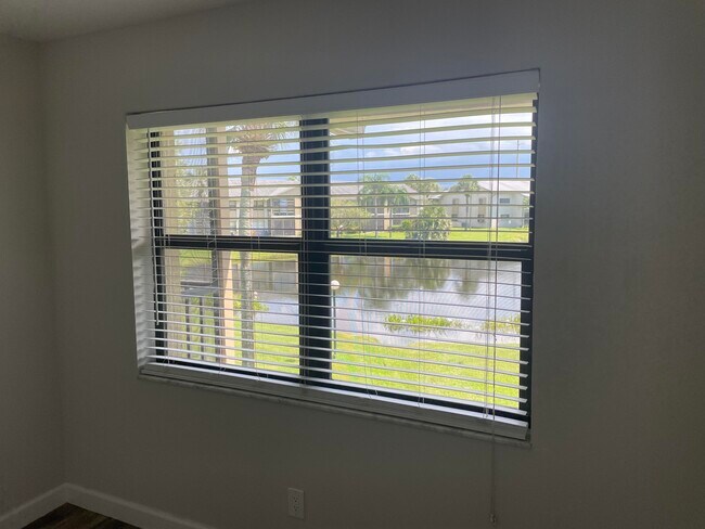 Building Photo - 3031 SE Aster Ln