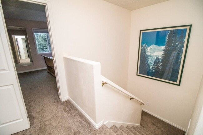 Building Photo - 592 Sunflower Rd