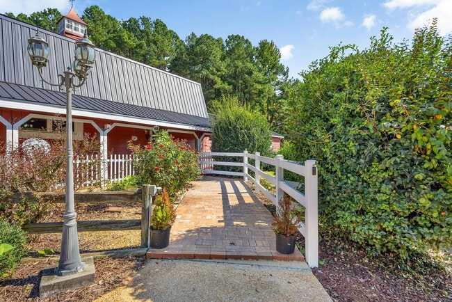 Building Photo - 1058 Pine Log Rd