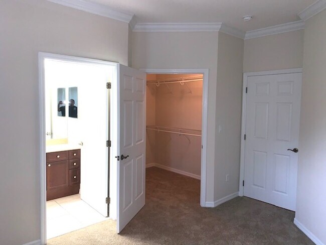 Building Photo - Condo for rent
