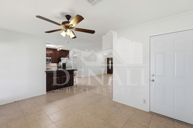 Building Photo - 10747 W Hope Dr