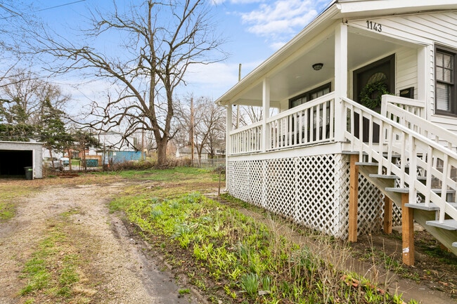 Building Photo - 1143 W 41st Terrace