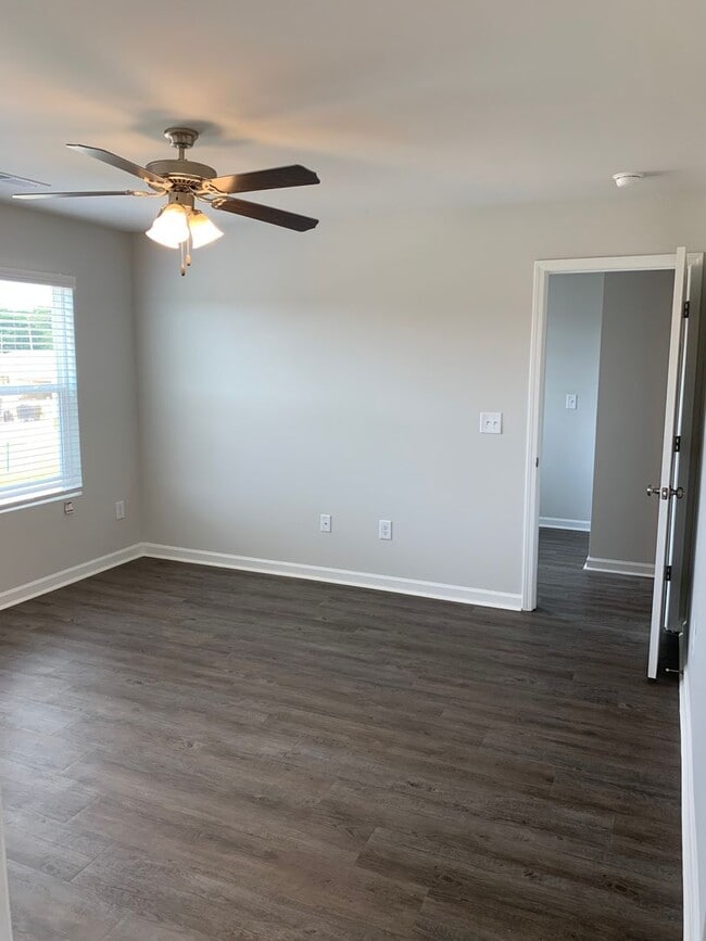 Building Photo - Stylish 3 Bed, 2.5 Bath Home in Desirable Tucker Farms