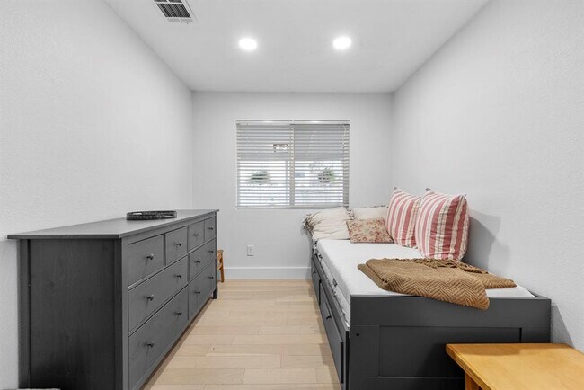 Building Photo - 7901 Seminary Ridge Dr