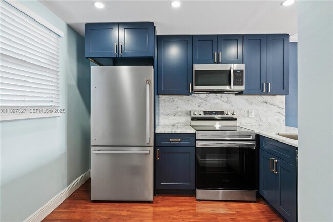 Building Photo - 116 Royal Pk Dr