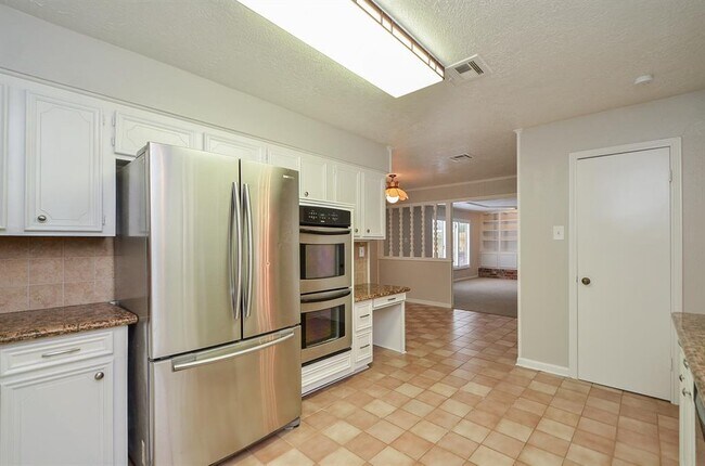 Building Photo - 14203 Burgoyne Rd