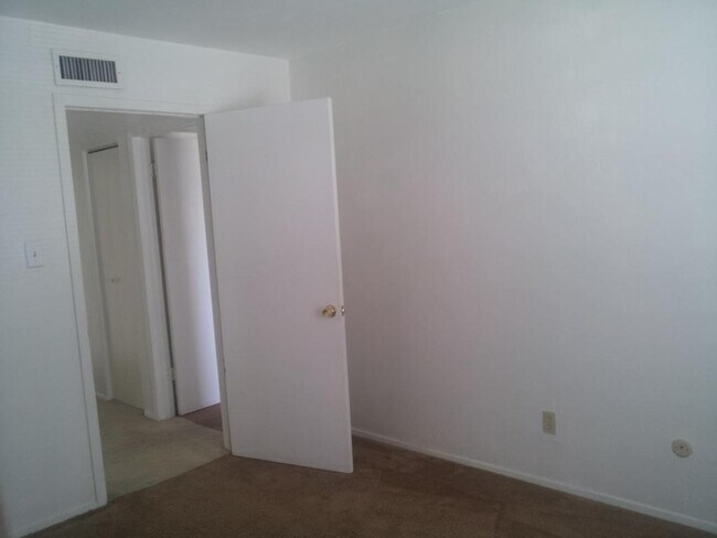 Building Photo - Spacious 3BR House in The Colony