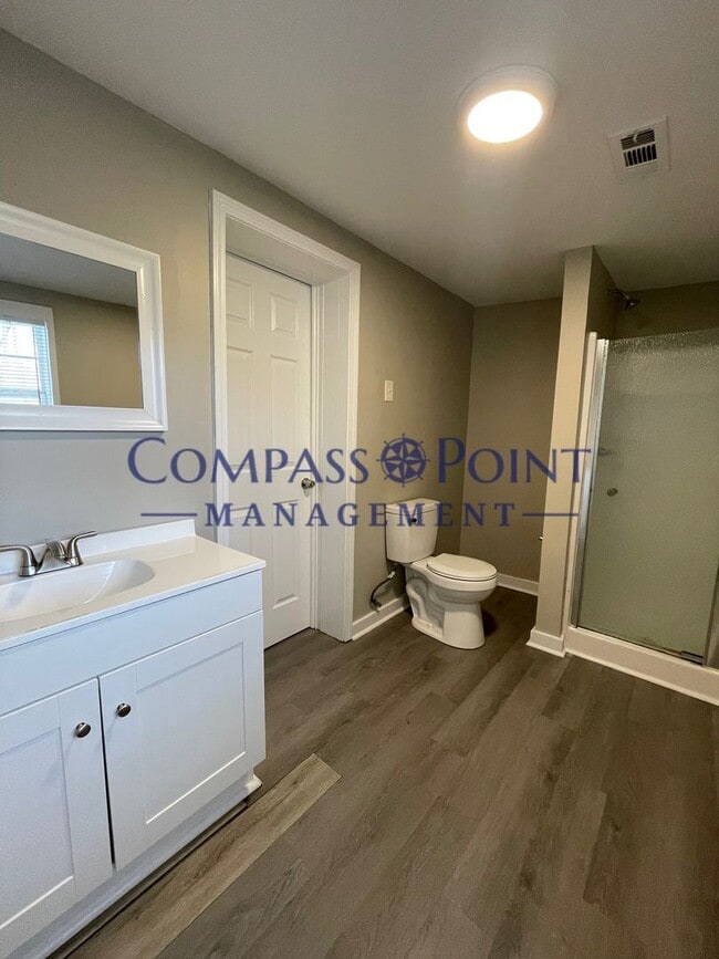 Building Photo - Newly Renovated Just For You! First Month Free!!