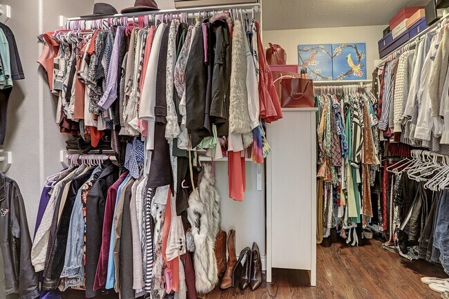 Building Photo - 213 W 26th St