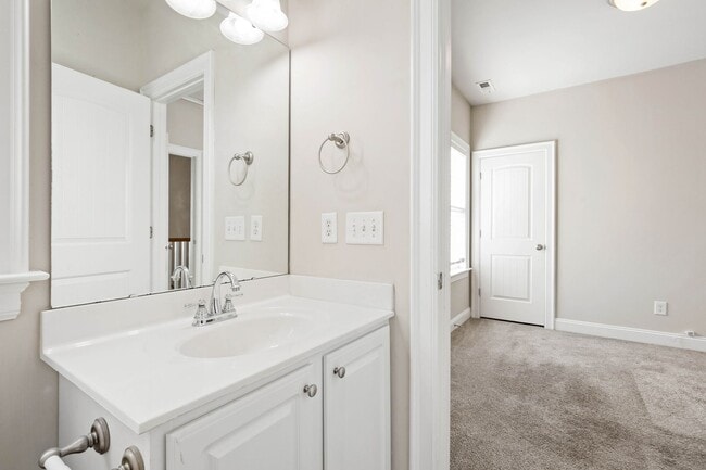 Building Photo - Charming and Move-In Ready 3BR Home | Prim...