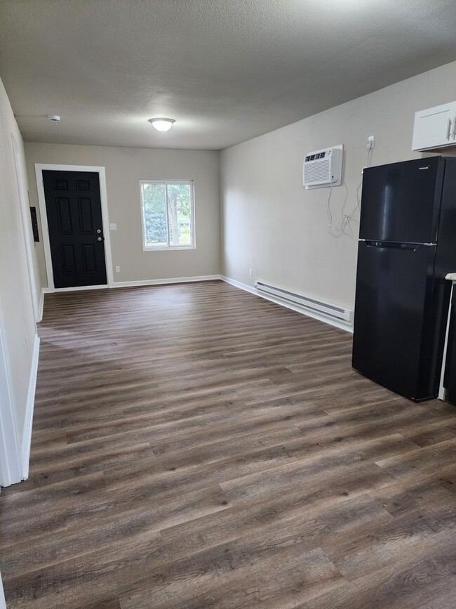 Building Photo - 2 Bedroom Fully Remodeled Boone