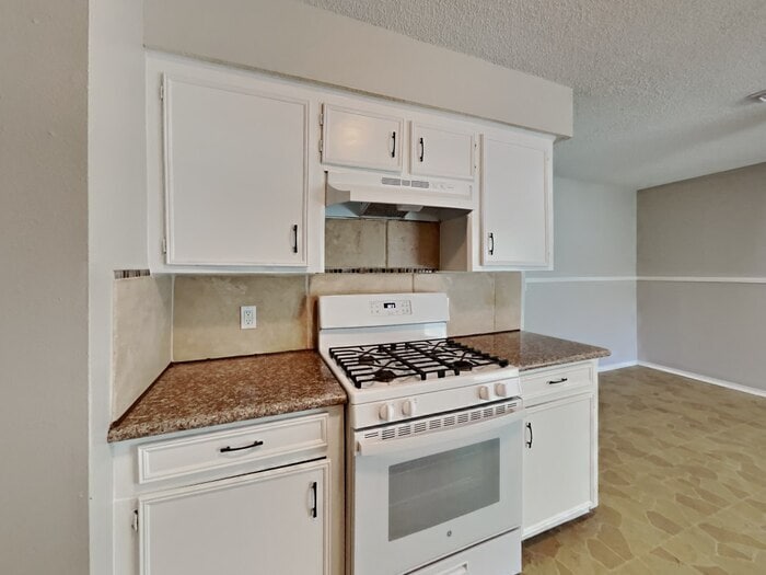 Building Photo - 5121 Parsley Ave