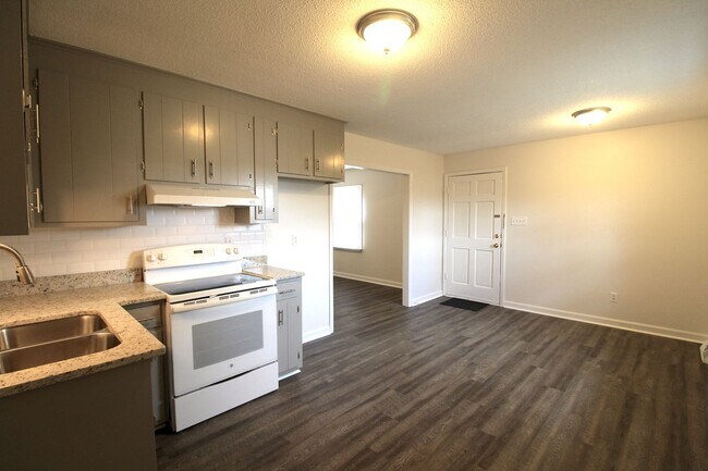 Building Photo - 3 Bedroom home with a Full Basement in Indian Trail!