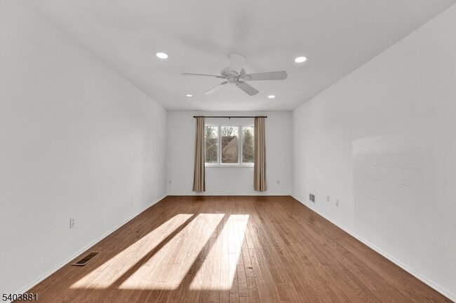 Building Photo - 48 Edgefield Dr