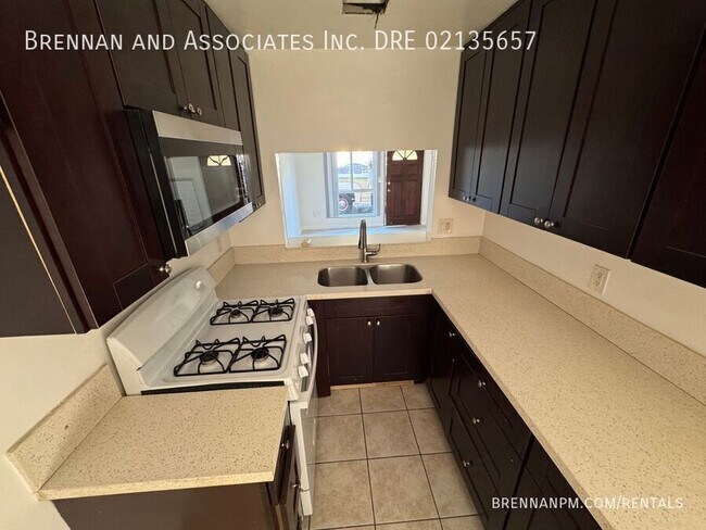 Building Photo - 450 Woodlawn Ave