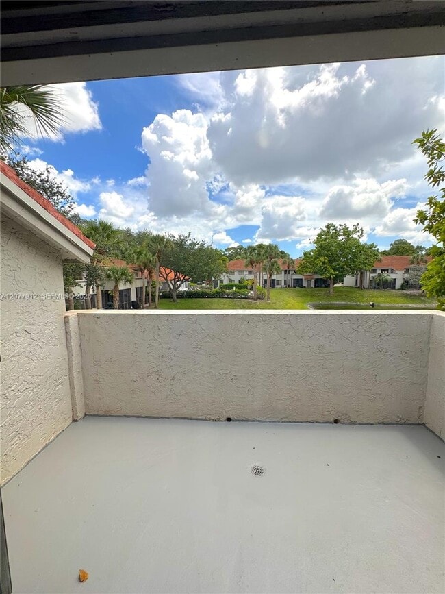Building Photo - 3287 Coral Lake Dr