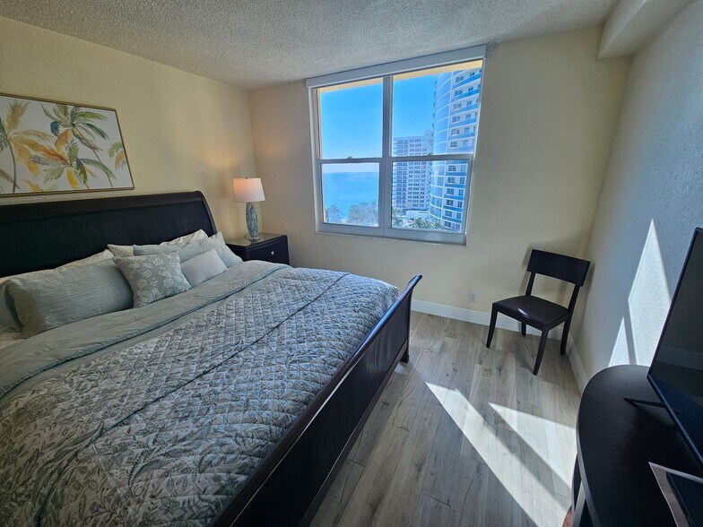 Building Photo - 2501 S Ocean Dr