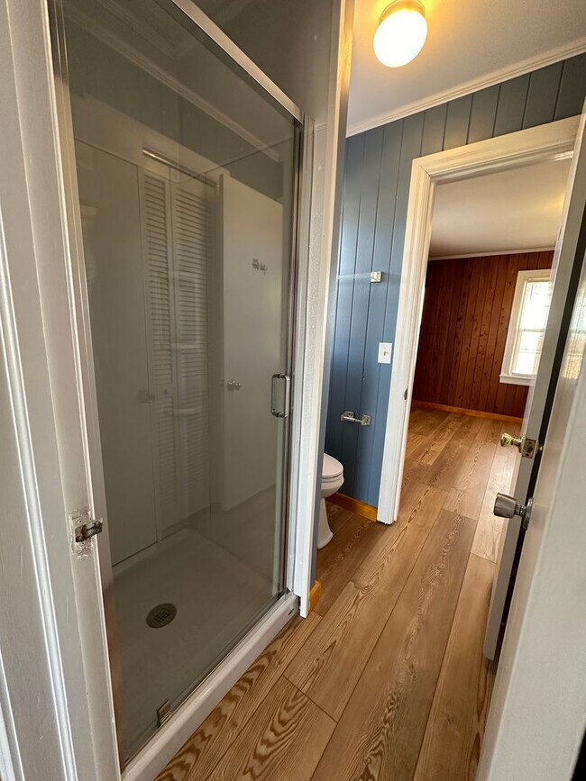 Building Photo - 3 BR Home with Large Yard & 2-Car Garage in Hampstead