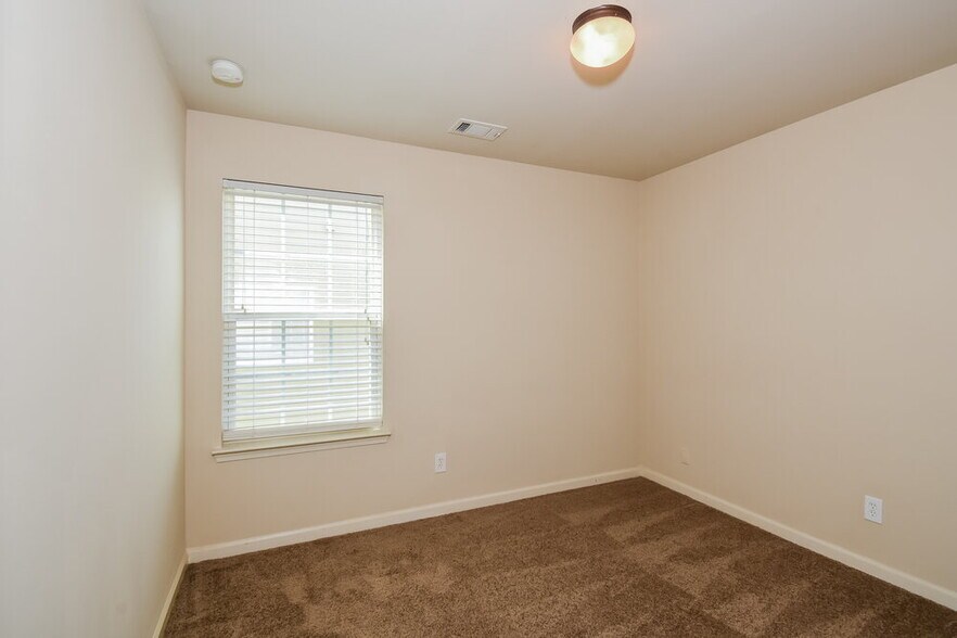 Building Photo - 5013 Amethyst Dr