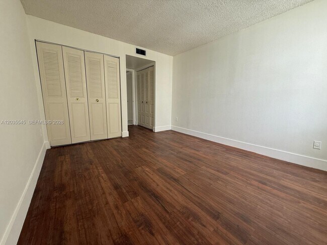 Building Photo - 492 NW 165th St