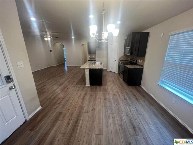 Building Photo - Lovely 3 bed 2 bath coming soon!