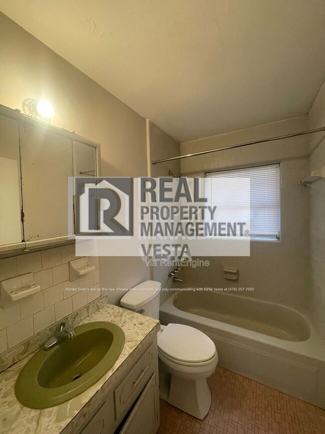 Building Photo - 4342 Pinedale Dr