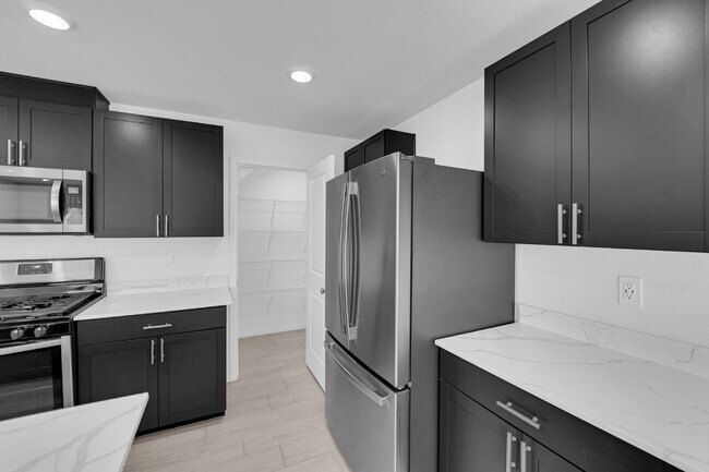 Building Photo - Don't miss out on this beautiful three-bed...