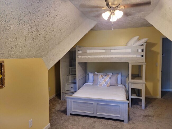 Building Photo - 1356 Velvet Creek Way SW