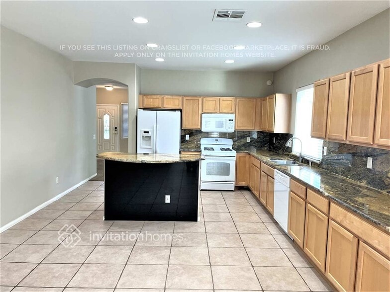 Building Photo - 2687 Thornview St