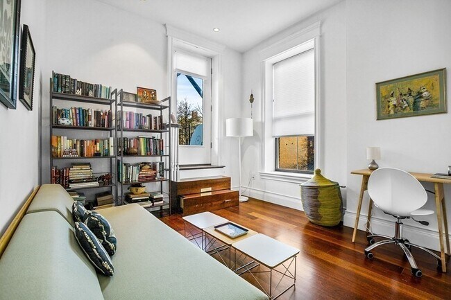 Building Photo - 692 Tremont St