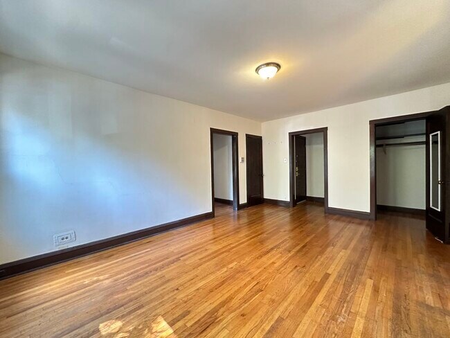 Building Photo - 3300 W Schubert Ave