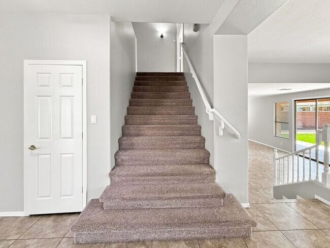 Building Photo - Spacious Chandler Home with RV Gate & 3-Car Garage!
