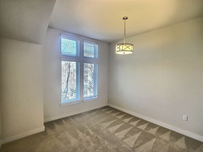 Building Photo - Ideally Located 3 Bedroom Townhouse with Cahill Park Views