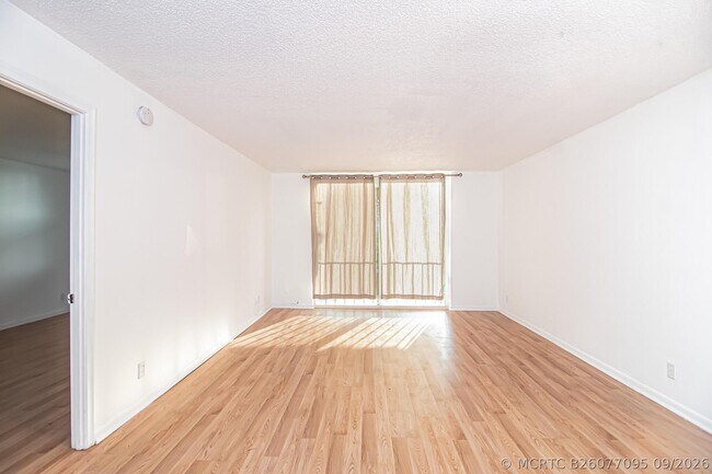 Building Photo - 1800 N Andrews Ave