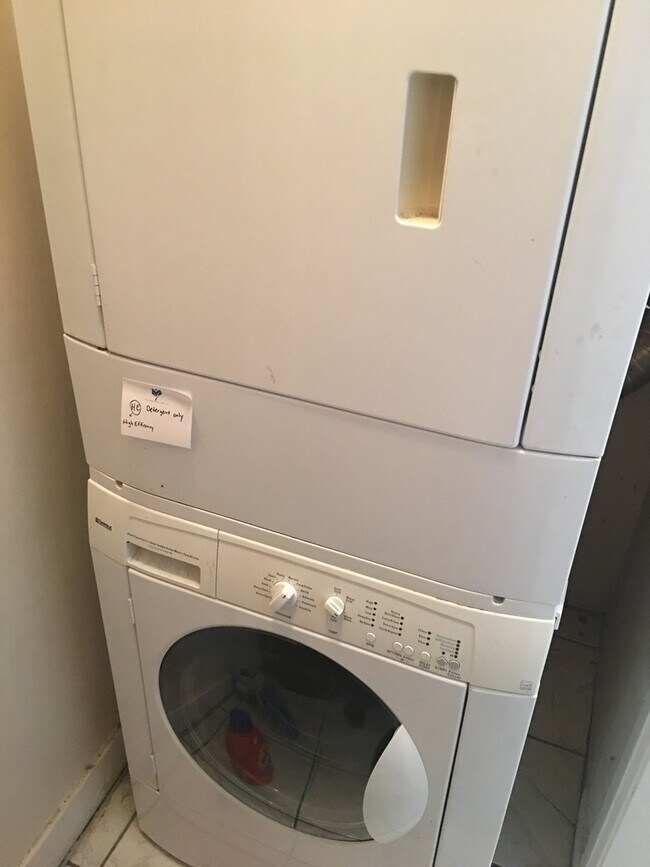 Building Photo - 5933 W Midway Park