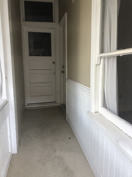 Building Photo - 627 Rose Ave