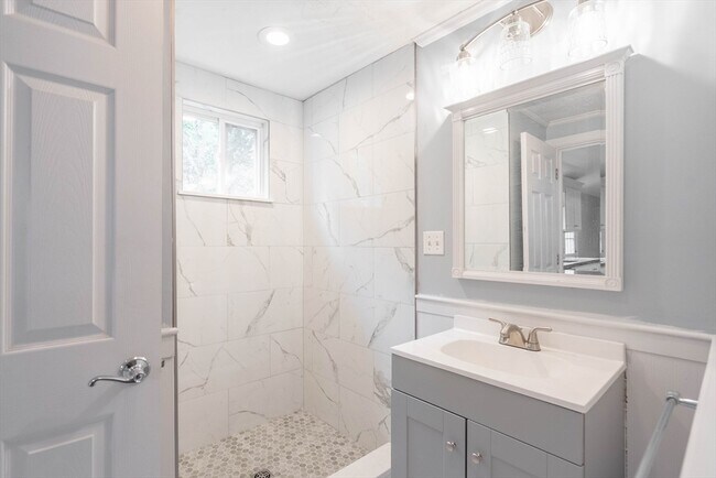 Building Photo - 87 Brookfield Rd