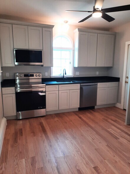 Building Photo - 30 Cherry St