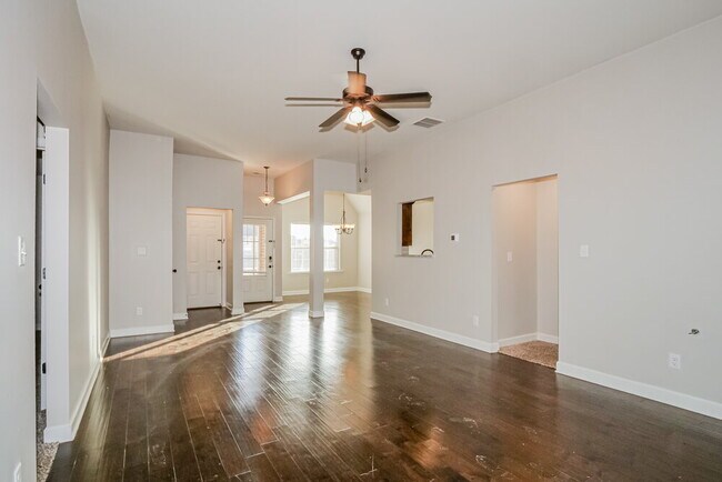 Building Photo - 1415 Chase Cv