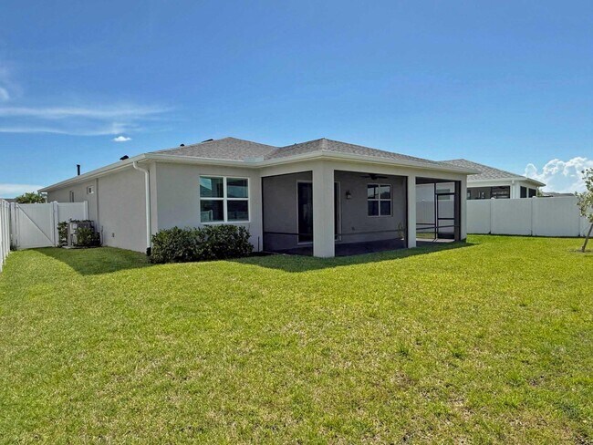 Building Photo - 14135 SW Safi Ter