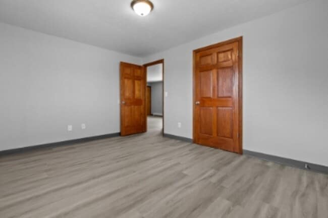 Building Photo - 1530 Moraine Terrace