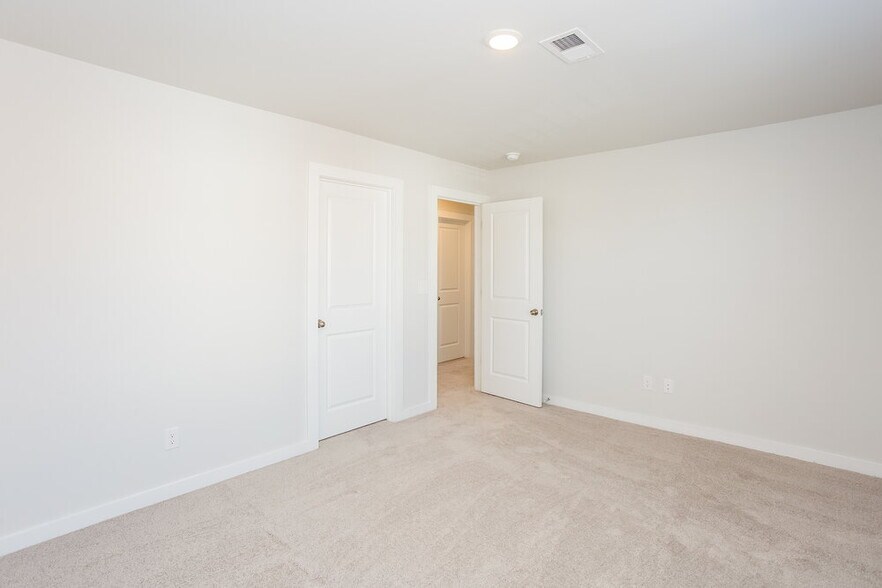 Building Photo - 605 Mountain Vw Dr