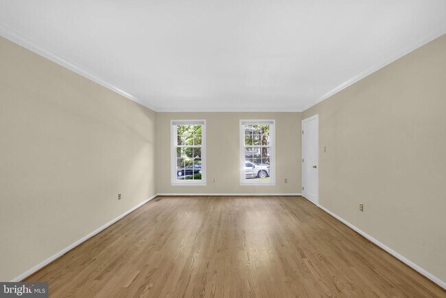 Building Photo - 2206 Fort Ward Pl
