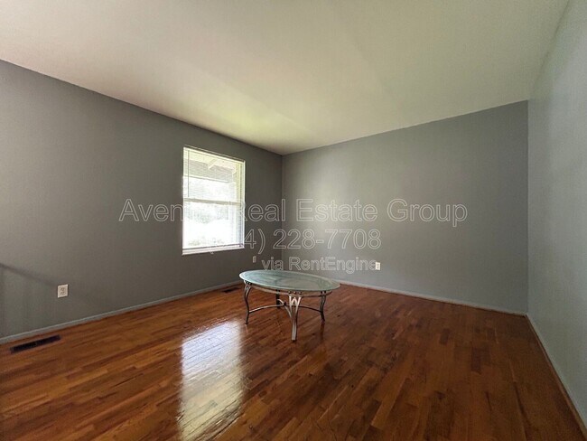 Building Photo - 10441 Prince Dr