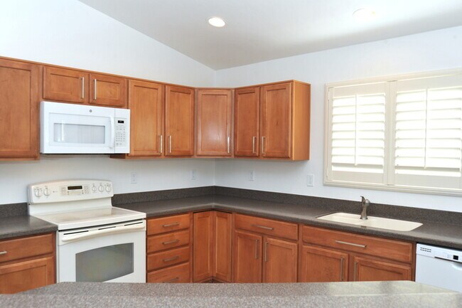 Building Photo - 3 bedroom 2 bathroom in Vail School District