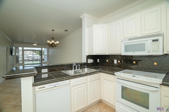 Building Photo - 12386 River Highlands Dr